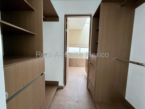 Venta. Santa Rosa Jauregui - Casa, Sala De Tv, 3 Recámaras, Cuarto De Servicio