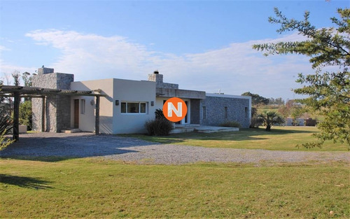 Casa En Venta De Muy Buena Construcción En El Quijote- Ref: 217920