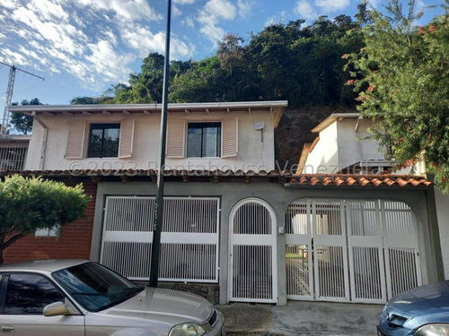 Vendo Estupenda Casa Con Calle Cerrada Y Vigilancia Privada. En Los Ruices. Mls #23-22677