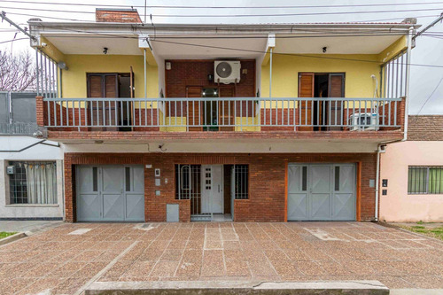 Imagen 3 de 30 de Casa En Venta · 3 Dormitorios · Patio · 2 Cocheras