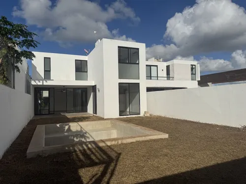 Residencia En Venta De 4 Recámaras En Privada Amanthea.
