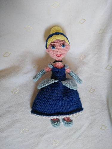 Muñeca Amigurumi Princesa Cenicienta 30cms