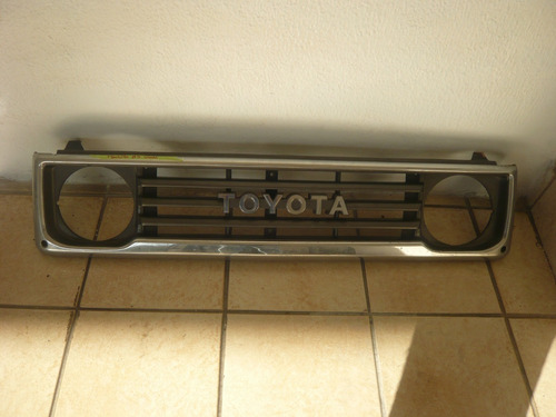Parrilla Toyota Machito 85