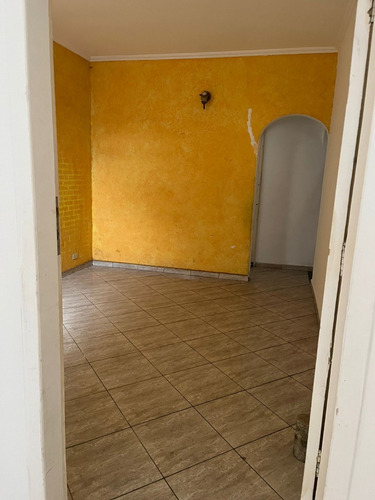 Casa Com Ótimo Quintal E Reformada