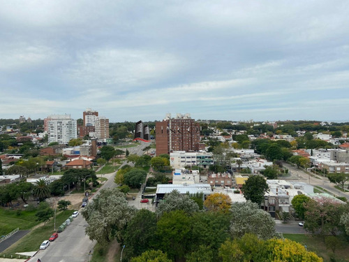 Amplio Apartamento En Malvin- Ref: 838