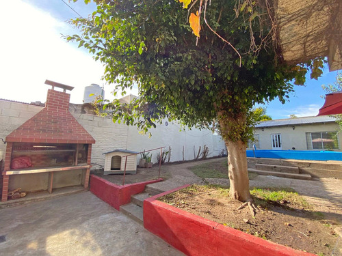 Casa En Venta Tolosa, 4 Dormitorios Y Pileta