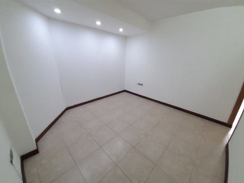 Imagen 13 de 16 de Local En C.c Plaza 80mts2
