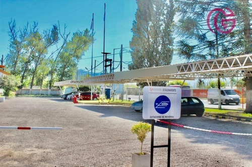Greenwood Vende Base De Operaciones, Edificaciones Y Gran Terreno En Carril Rodriguez Peña.