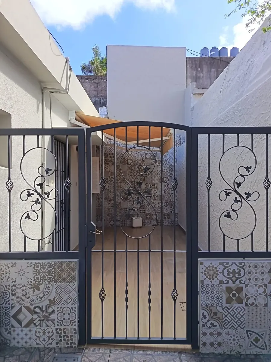 Casa En Propiedad Horizontal En Impecable Estado (jardín, Fondo, Mucho Carácter Y Espacios Disfrutables), Cerca De Todos Los Servicios. · Foto 2