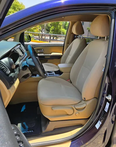 Kia Sedona 3.3 V6 Lx At