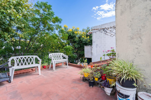 Venta Ph Tres Ambientes Parque Chacabuco. Independiente. Sin Expensas