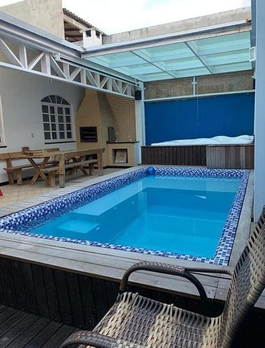 Imagem 4 de 7 de Excelente Casa Com Piscina E Jacuzzi Área De Festas 4 Dormitórios Em Camboriú Bairro Areias Próximo Ao Centro
