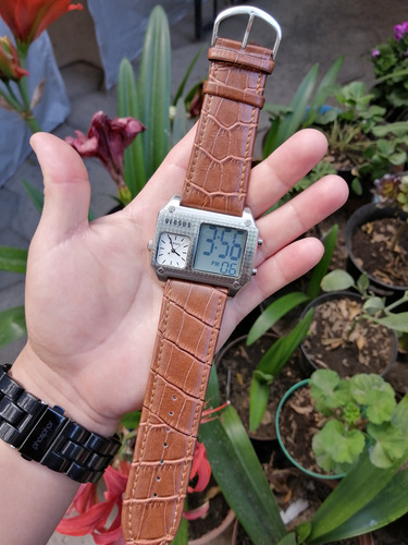 Reloj Versus Bulova Casio Invicta Guess Nautica Ecko Gc Momo Café Plateado (Usado)