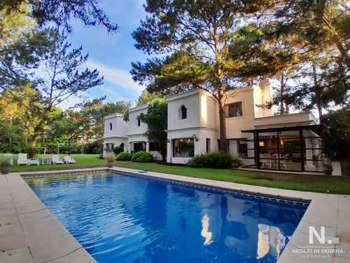 Casa De Cinco Dormitorios En Suite - Punta Del Este