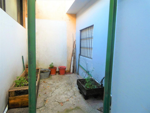 Imagen 24 de 30 de Galpón + 2 Departamentos + 2 Locales Sobre Lote De 600m2