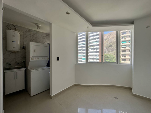 Josefina Toledo: Hermoso Apartamento En Venta En El Parral, 160m², Estudio, Maletero, Circuito De Cámaras, Balcón, Gym, Sauna, Planta Y Pozo, Piscina, Caney, 234907