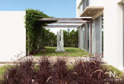 Casa De 4 Dormitorios En Venta, Punta Del Este