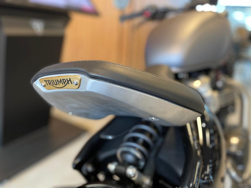 Triumph Bonneville Bobber 1200 25/25 Harley 883 (ja)