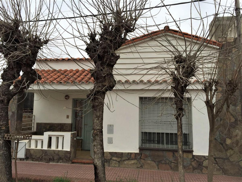 Casa De 2 Dormitorios En Capitán Bermudez