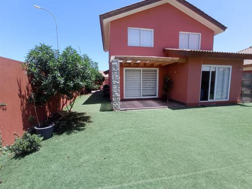Casa En Venta De 4 Dorm. En La Serena