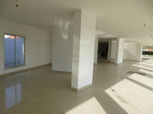 Venta De 3 Locales Comerciales A Estrenar En Buceo Frente Plaza Italia