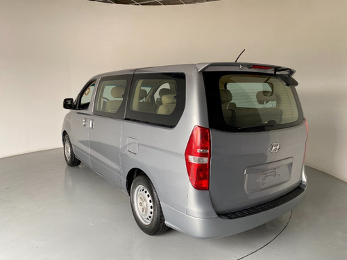 Imagen 5 de 12 de Hyundai H-1 Mini Bus 2.5 2016
