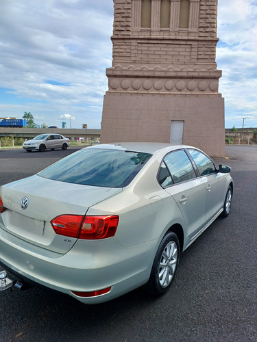 Volkswagen Jetta 2.0 Comfortline Flex 4p Automática