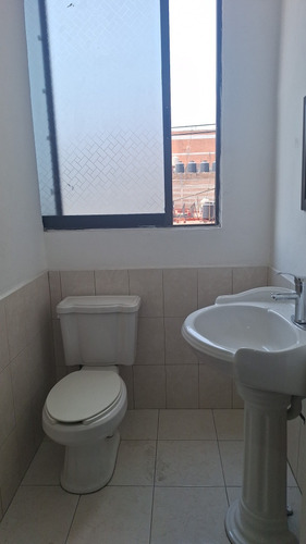 Rento Bonita Oficina En 2 Piso, Baño Privado Y Acceso Libre
