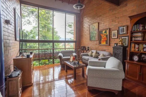 Casa En Venta En Loma De Los Balsos. Cod V16245