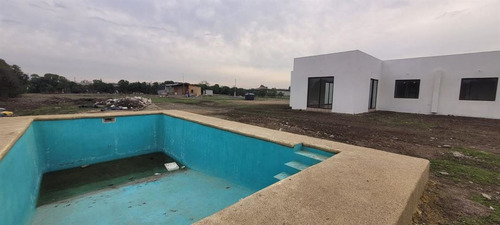 Casa Construida En Parcela, 4d 2b 2e Más Piscina En Venta