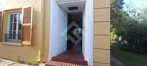 Casa En Venta De 5 Dorm. En Ñuñoa