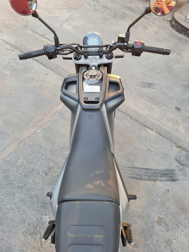 Husqvarna Svartpilen 200
