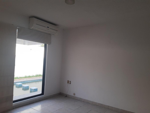 Casa En Venta Garage Para 3 Autos, Alberca - Granjas De La Boticaria