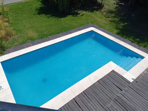 Casa En Venta En Abril Club De Campo