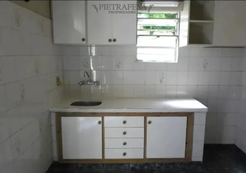 Casa En Alquiler, 3 Dormitorios, 1 Baño, Patio, Cochera. Cerro.