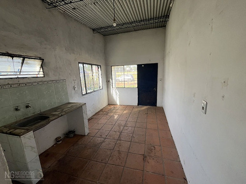 2 Locales Comerciales En Cuchilla Alta Norte Frente A Ruta Interbalnearia