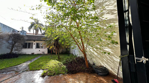 Casa En Haedo -oportunidad - 5 Ambientes - Parrilla - Quincho - Parque - Calefacción Central