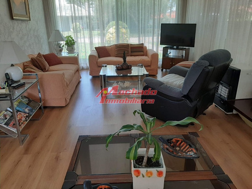 Chalet Tres Dormitorios , Dos Baños , Dormitorio Y Baño De Servicio- Ref: 5585