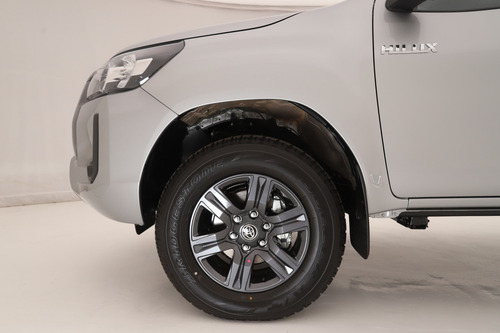 Toyota Hilux Pick-up 2.8 Cd Sr 204cv 4x4 Mt