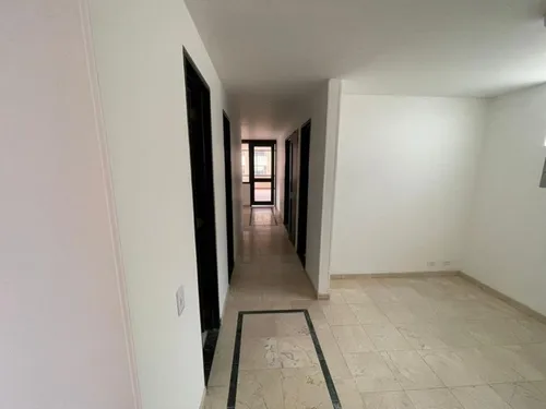 Oficina En Arriendo/venta En Lago Gaitan. Cod A17149