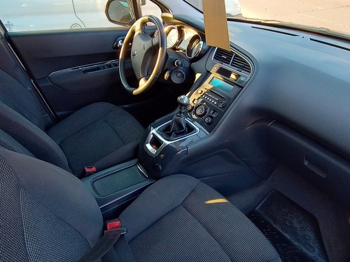 Imagen 6 de 16 de Peugeot 5008 2014 1.6 Allure 156cv