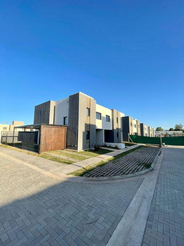Duplex En Venta - Bº Tejas Ii - Housing Introva - Tres Dormitorios - Apto Bancor