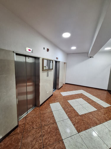 Alquilo Bello Apartamento. Colinas De Bello Monte. Centro Polo. Amoblado. Puesto Techado. No Falta El Agua.