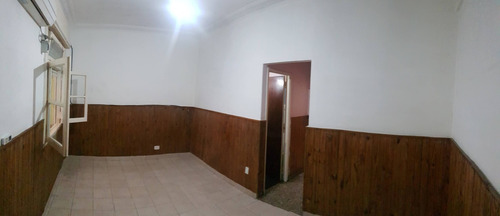 Imagen 3 de 14 de Crovara Al 300. Piso 1 Por Escalera. Sup: 51 M2. Dos Ambientes Y Medio. 2 Patios, Uno Grande Cubierto O Segundo Dormitorio, Otro Chico Descubierto. Muy Luminoso. Apto Profesional. Muy Bajas Expensas