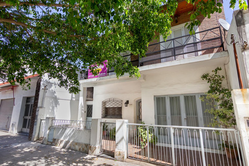 Venta De Casa 2 Dormitorios Con Cochera En Rosario - Humberto Primo Al 1500