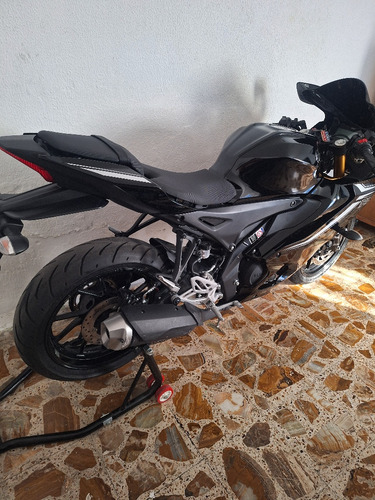 Yamaha R 15 V4