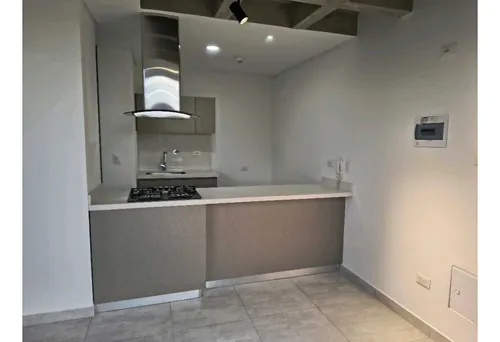 Aparta Estudio Amplio En Arriendo Av Centenario