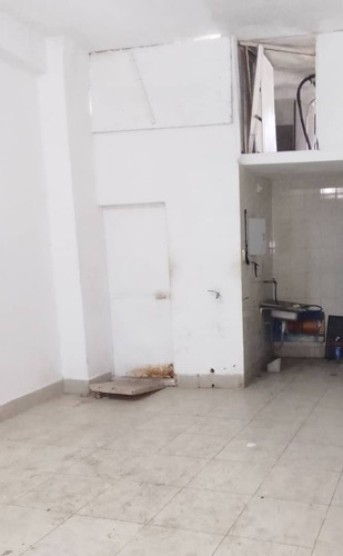 Imagen 9 de 10 de Local Comercial A Pie De Calle En Alquiler, Calle Democracia De Puerto La Cruz. Solo Clientes.