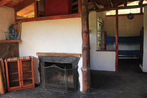 Imagen 6 de 14 de Cabaña De Piedra Y Troncos Cerca Del Rio Tanti Para 4-5 Pers