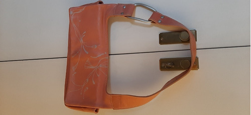 Cartera Tipo Sobre Color Salmon Con Detalles En Gris